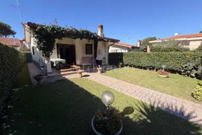 Casa Indipendente in vendita, Viale Corona Australe, Ardea