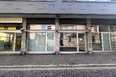 Negozio in affitto, Via Mentana, Como