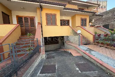 Villino a Schiera in vendita, Via della Regione, San Giovanni la Punta