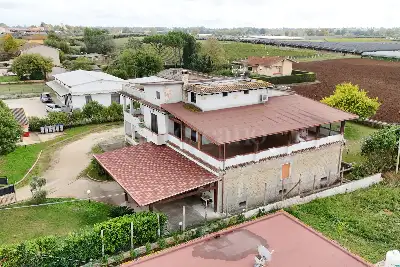 Villa in vendita, Via Le Ferriere, Latina