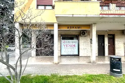 Negozio in vendita, Viale Caduti del Lavoro, Brescia