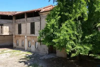 Rustico in vendita, Piazza Savoldi, Lonato del Garda