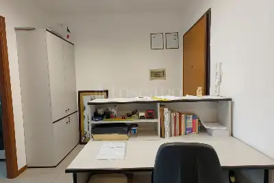 Ufficio in affitto, Viale Montegrappa, Prato