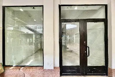 Negozio in vendita, Piazza Matteotti, Desenzano del Garda