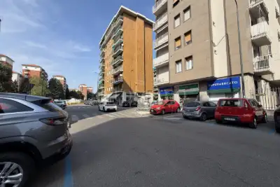 Negozio in vendita, Largo Brasilia, Milano