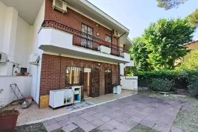 Villino a Schiera in vendita, Via della Stazione di Ciampino, Roma