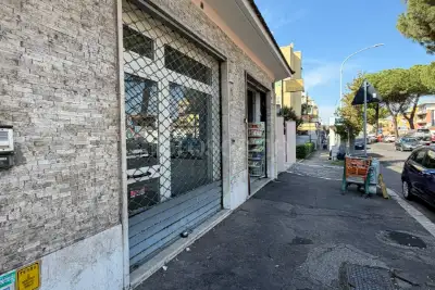 Store for rent, Via Tuscolana, Roma