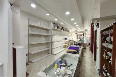 Negozio in affitto, Viale Commenda, Brindisi