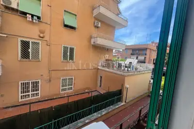 Casa in vendita, Via Urbano II, Roma