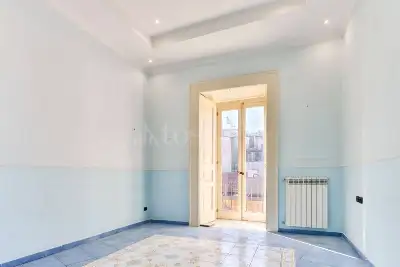 Casa in vendita, Via Maddaloni, Napoli