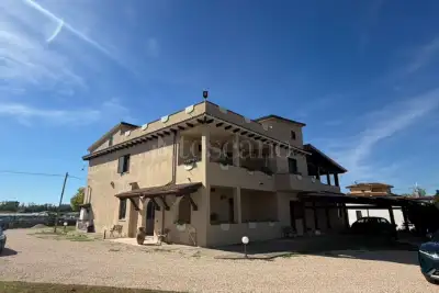 Villa in vendita, Via Le Ferriere, Latina