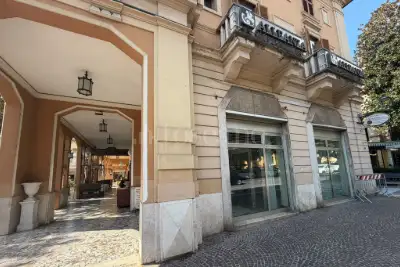 Negozio in affitto, Piazza Spada, Fiuggi