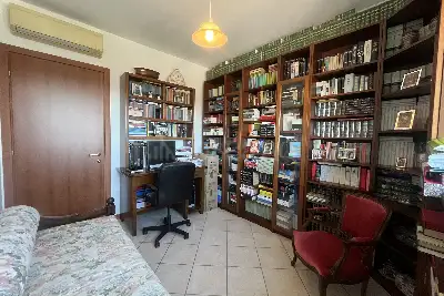 Casa in vendita, Piazza Tirana , Milano