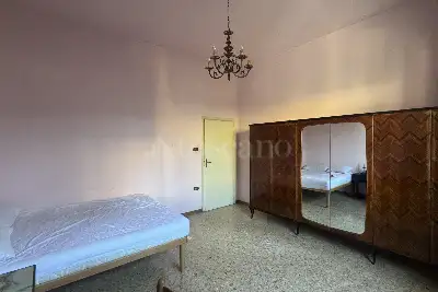 Villino a Schiera in vendita, Via Edmondo de Amicis, Prato