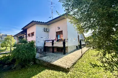 Villa in vendita, Via Pratomaggiore , Desenzano del Garda