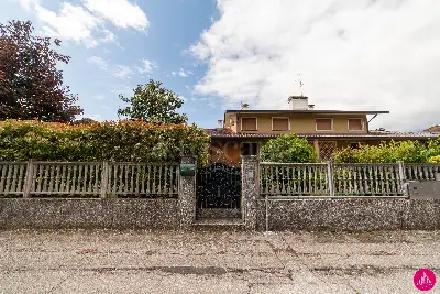 Villino a Schiera in vendita, Via Giuseppe Mazzini, Aviano