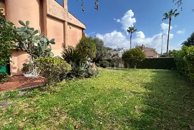 Villa in vendita, Via Mezzocorona, Roma