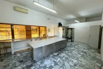Negozio in affitto, Via Maragliano, Firenze