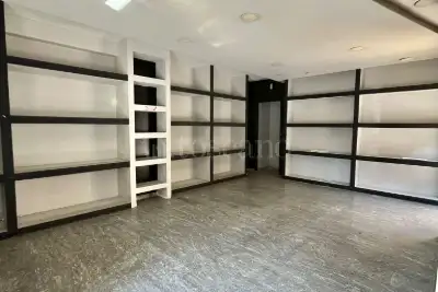 Negozio in affitto, Via Re Manfredi, Atripalda