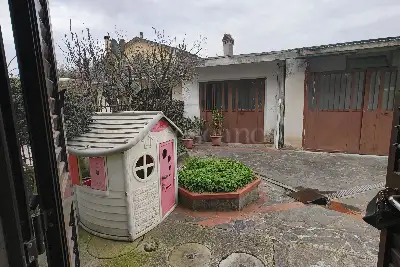 Villino a Schiera in vendita, Via Lunga di Cafaggio, Prato