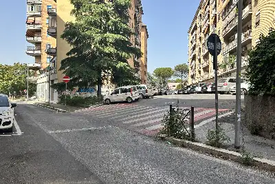 Box in vendita, Via Columella, Roma