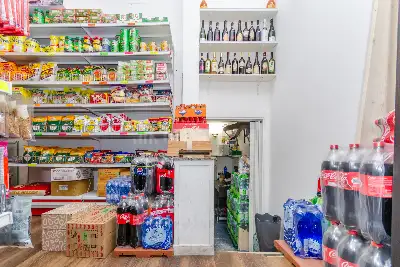 Negozio in vendita, Via Parmigianino, Milano