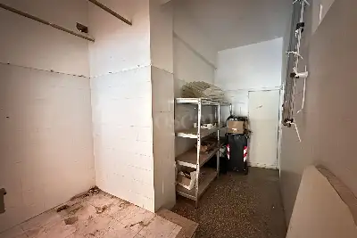 Negozio in affitto, Via Francesco Pallavicini , Roma