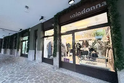 Negozio in vendita, Via Fratelli Fraschini n. 2, Milano