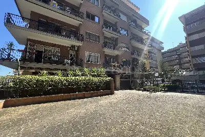 Casa in vendita, Via Ugo Falena, Roma