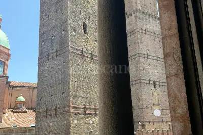 Casa in vendita, Piazza di Porta Ravegnana, Bologna