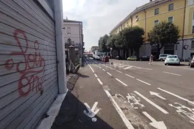 Negozio in vendita, Via Ugo Foscolo, Brescia