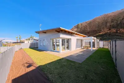 Villa in vendita, Via Dei Motti, Marchirolo