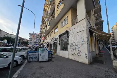 Negozio in vendita, Largo dei Colli Albani, Roma