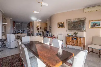 Casa in vendita, Via Giovanni Pascoli, Milano