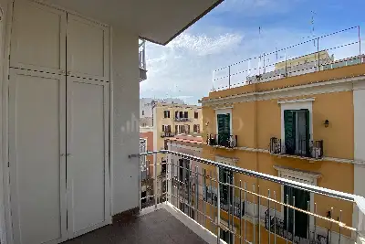 Casa in vendita, Via Roberto da Bari, Bari