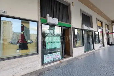 Negozio in vendita, Piazza della Libertà, Latina