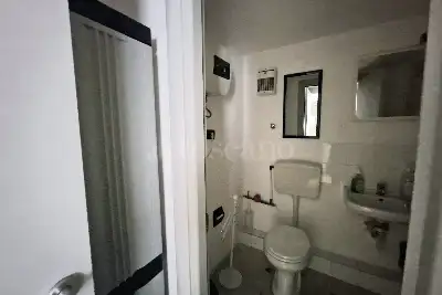 Negozio in vendita, Via Mariano Stabile, Palermo