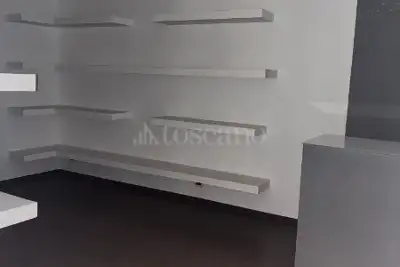 Negozio in vendita, Via Pretoria, 174, Potenza