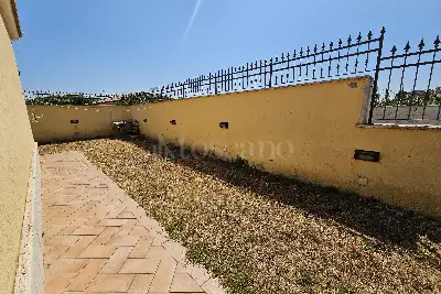 Villa in vendita, Via Rumenia , Pomezia