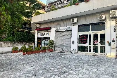Negozio in vendita, Via Giangiorgio Trissino, Roma