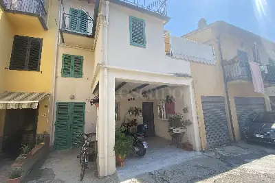 Villino a Schiera in vendita, Via Pistoiese, Campi Bisenzio