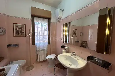 Villa in vendita, Via Mezzocorona, Roma