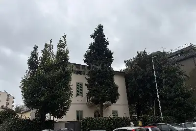 Stabile Uso Ufficio in vendita, Via Santa Gonda, Prato