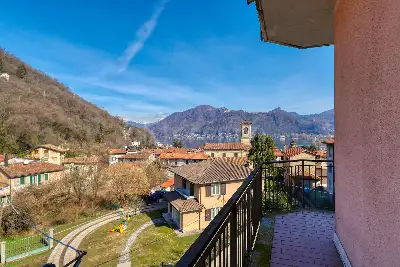 Casa in vendita, Via A. Manzoni, Brusimpiano