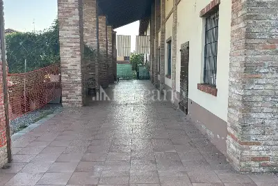 Negozio in vendita, Via Ca' De Mazzoli, Livraga