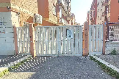 Box in vendita, Via degli Irlandesi, Roma