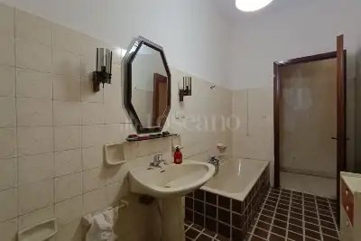 Casa in vendita, San Giovanni La Punta, Via Buscemi, salone doppio, cucina abitabile, tre camere, servizio, lavanderia., San Giovanni la Punta