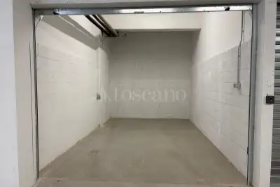 Box in vendita, Via Francesco Baracca, Firenze