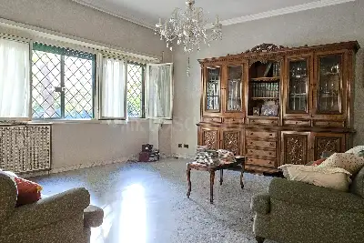 Casa in vendita, Via Costantino, Roma