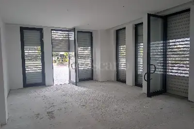 Negozio in affitto, Viale Gianluigi Bonelli, Roma